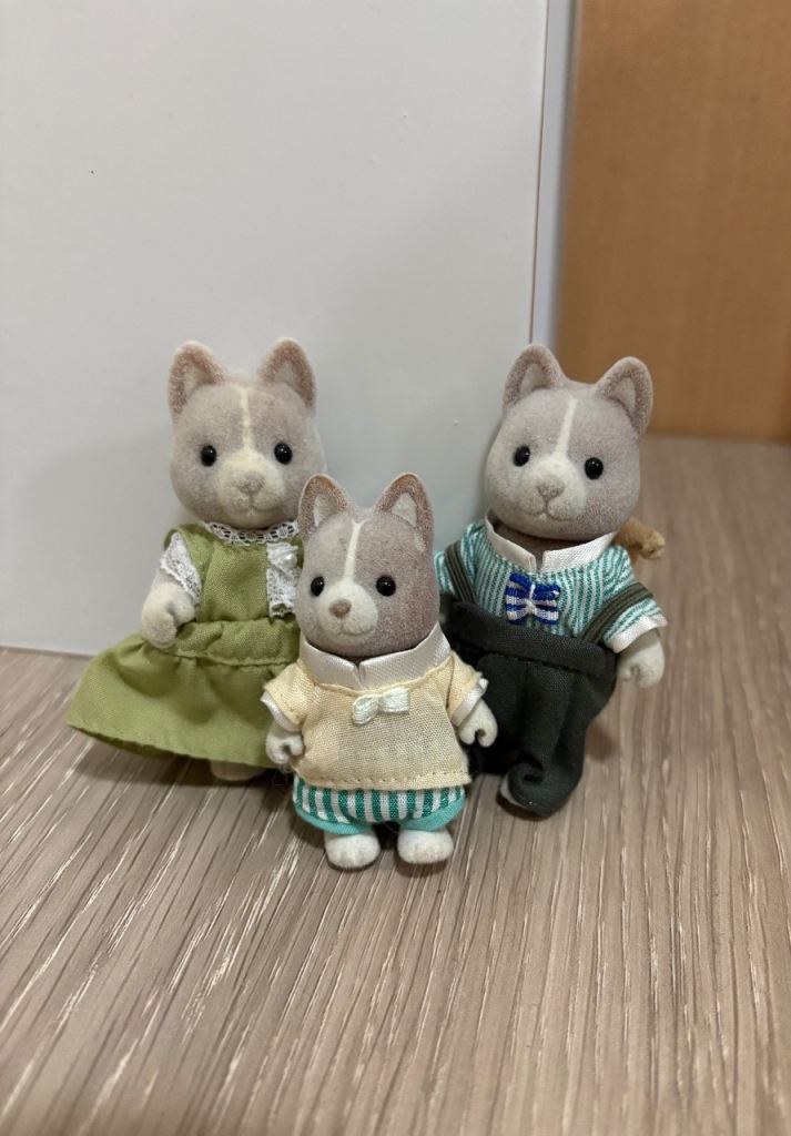 Rare Sylvanian tailbury dog figures 