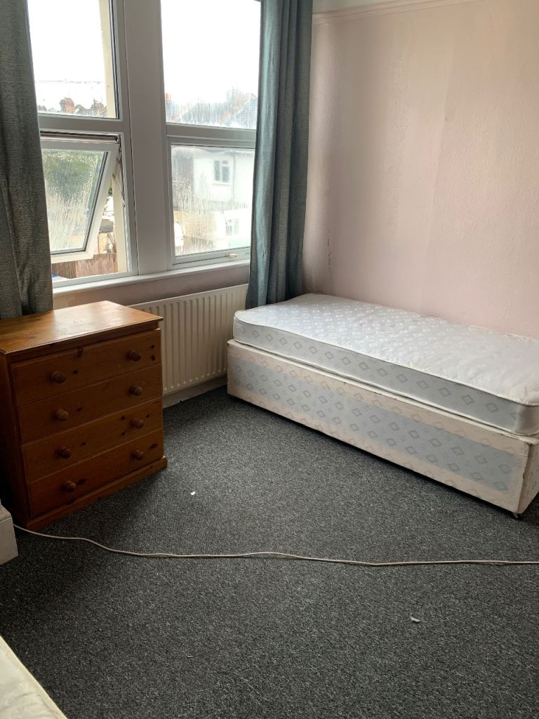 £450 single room in Dolis hill 