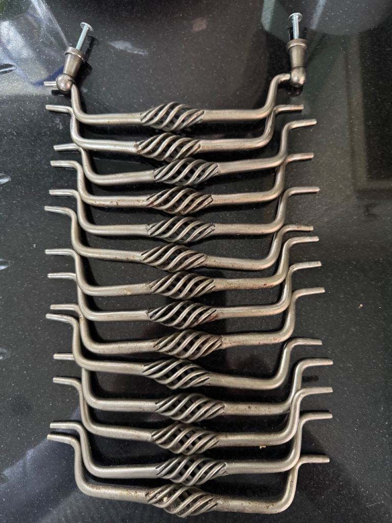 twisted kitchen drawer handlea