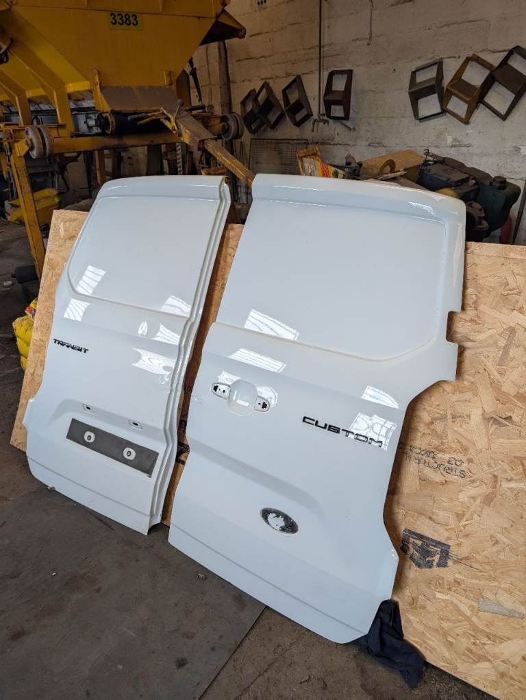 Ford Custom Rear Cargo Doors 2025 (Both)