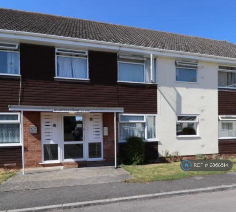 Studio flat in Quantock Court, Street, BA16 (#2868514)