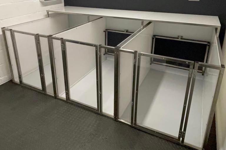 Plaztek dog pods/whelping pods dog crates
