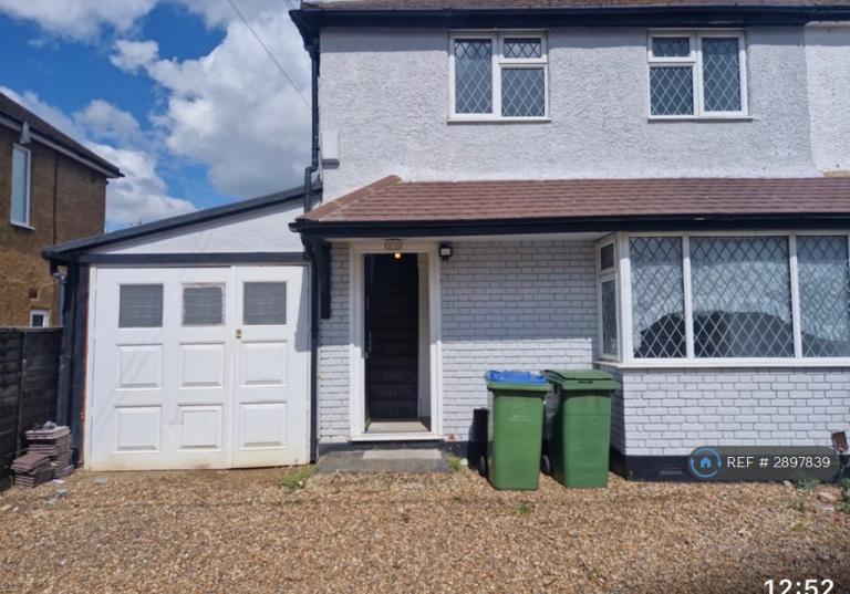 3 bedroom house in First Avenue, Walton-On-Thames, KT12 (3 bed) (#2897839)