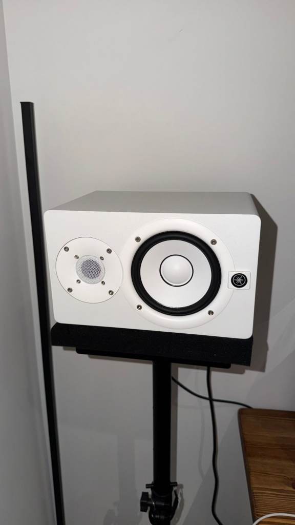 image for Yamaha HS5 Studio Monitors White, Includes Stands (Pair)