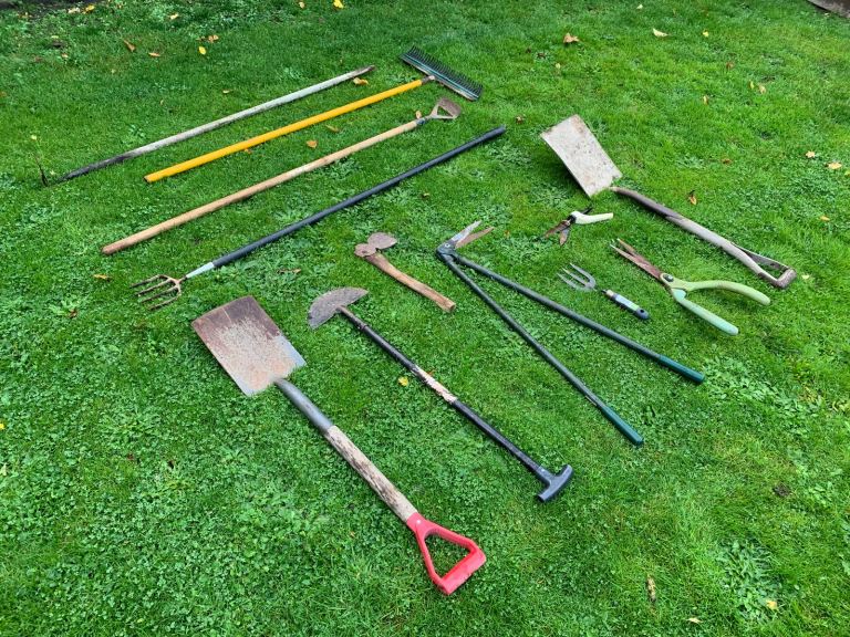 A Good Varied Selection Of Garden Hand Tools Job-lot I Can Deliver