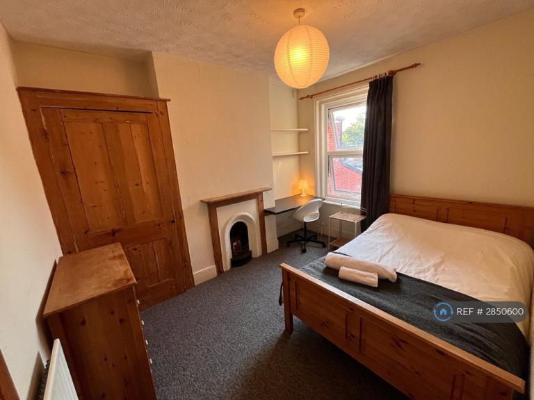 5 bedroom house in Milton Road, Southampton, SO15 (5 bed) (#2850600)