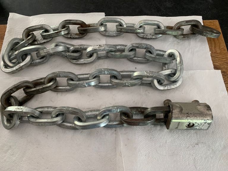 Motorcycle security chain 