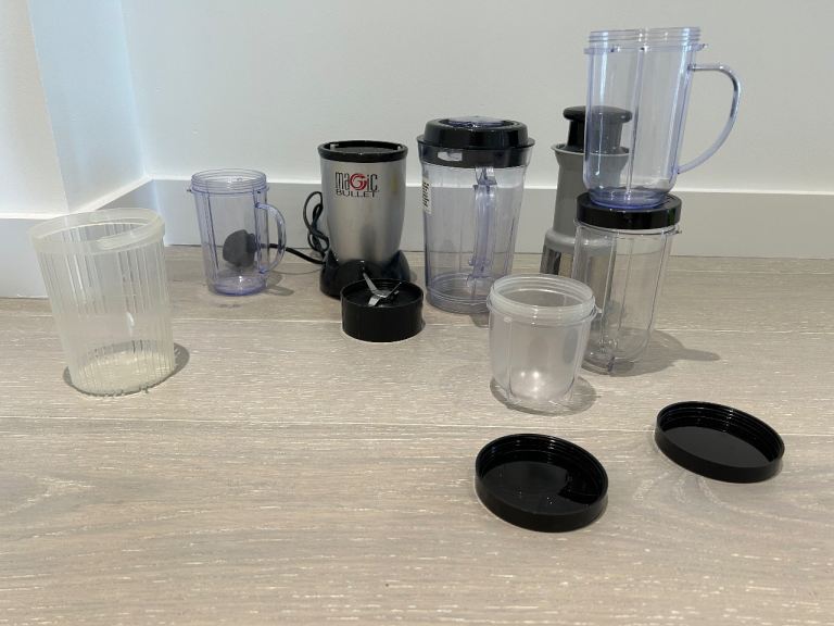 magic bullet blender with juicer, various cups 