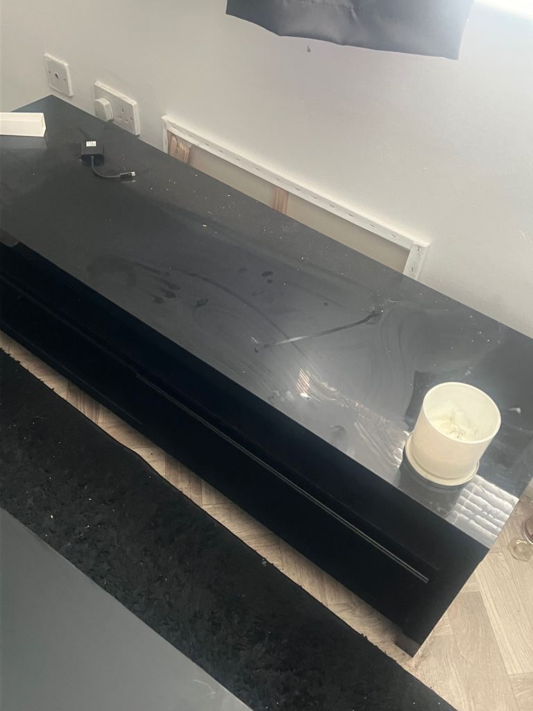 Black gloss TV Stand
