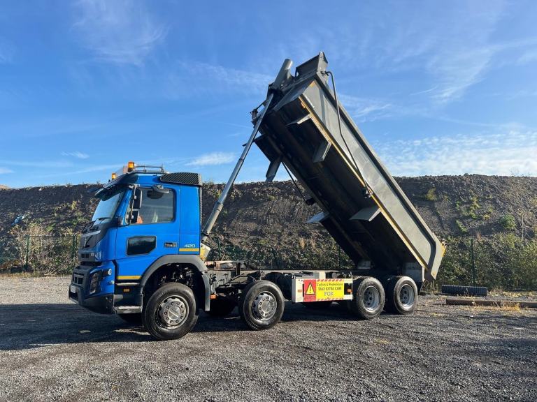 Volvo FM 420 8X4 TIPPERS , CHOICE OF 3 , TESTED JULY 26, WEIGHER, AUTO , CLEAN 