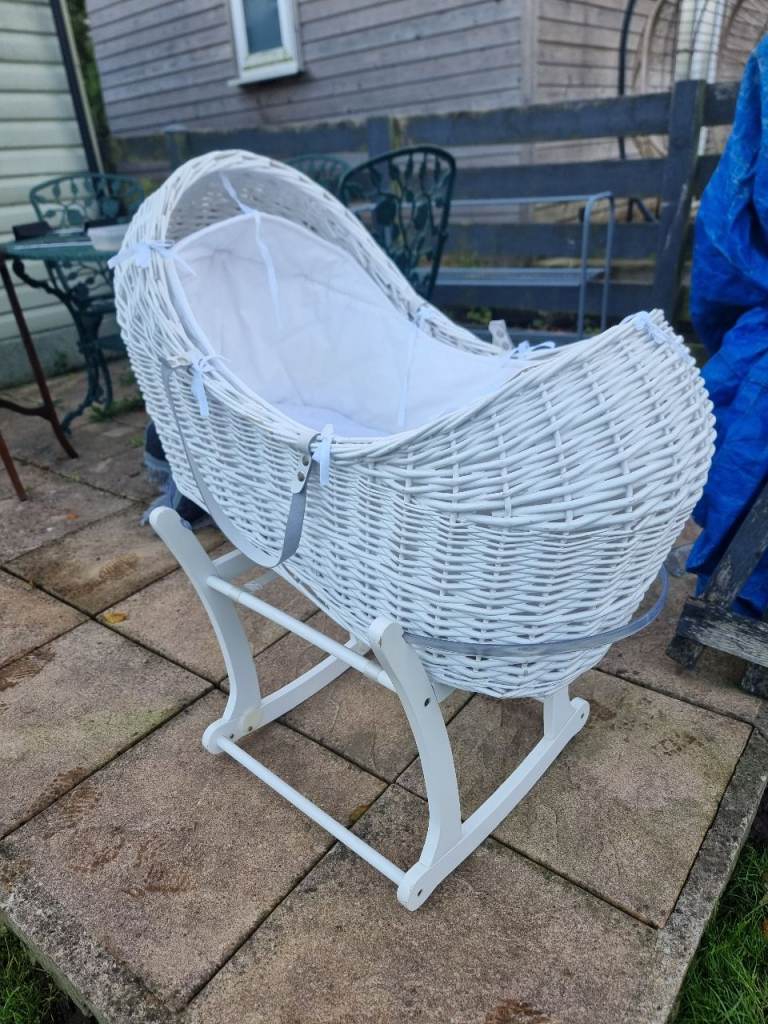 White Wicker Moses Basket with Rocking Stand – Very Good Condition