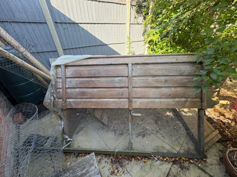 Chicken house with run