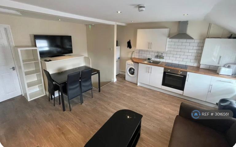 1 bedroom flat in Waylen Street, Reading, RG1 (1 bed) (#3016561)