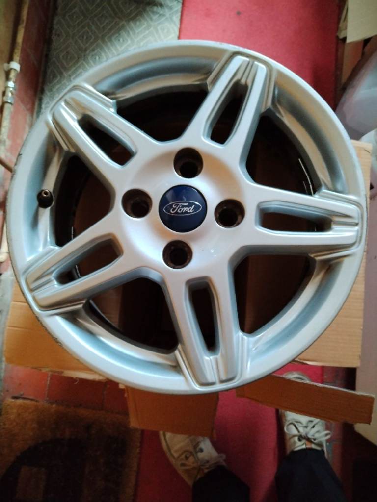 Ford Ka+ or Fiesta 15" alloy wheel