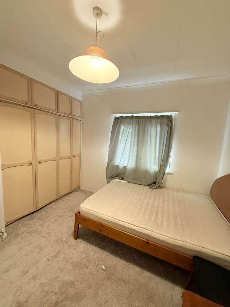 Double bedroom available in Greenford 