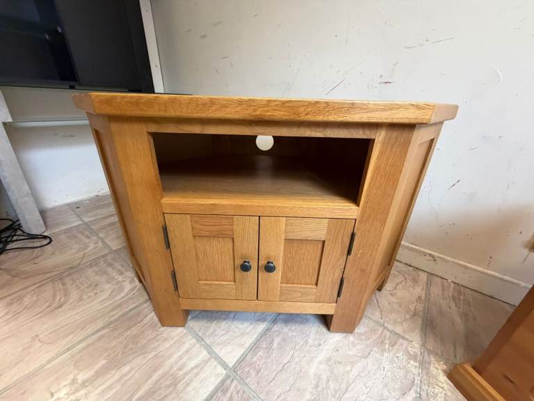 Tv cabinet   R price £49 well well kept condition 