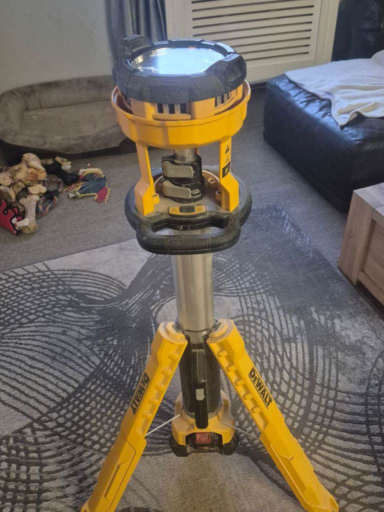Dewalt tripod light 