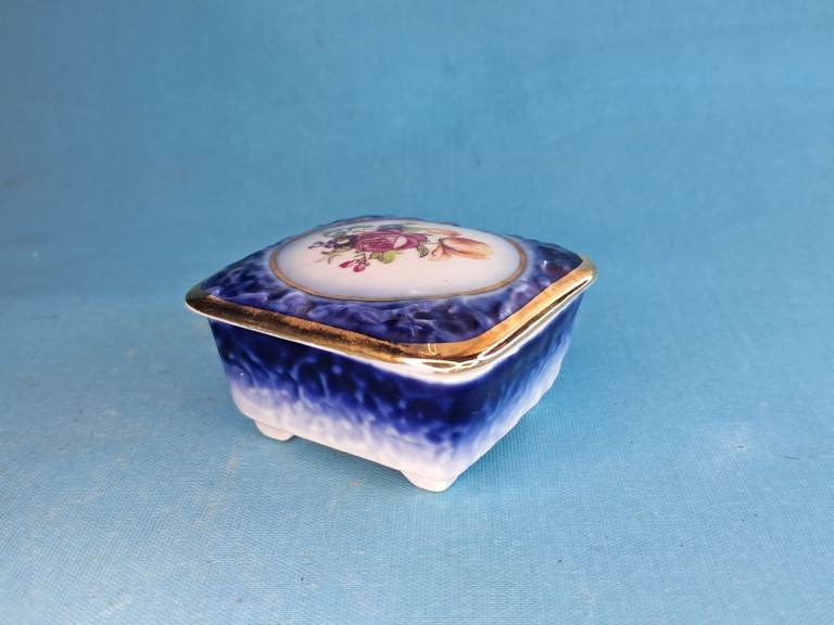 Vintage GERMAN DRESDEN MEYERS CHINA PORCELAIN GILD CHINTZ FLORAL DESIGN trinket BOX