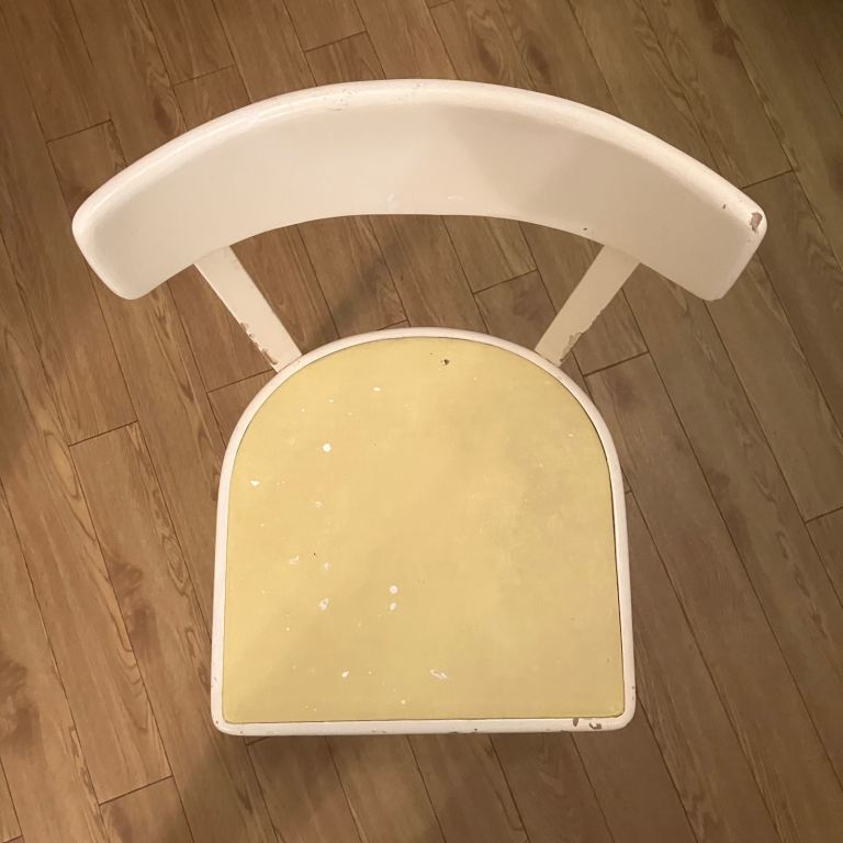 Set of 4 Retro cafe white chairs wooden seats 4 chairs included 