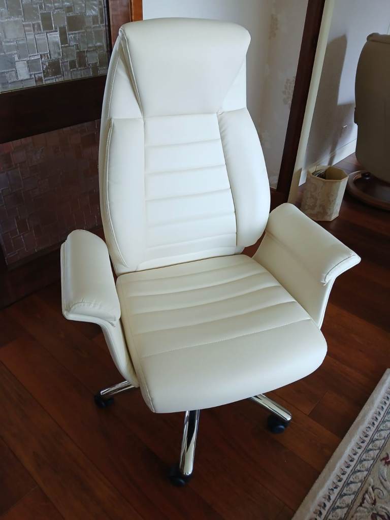 Cream Office Chair with Chrome Base – As Good As New