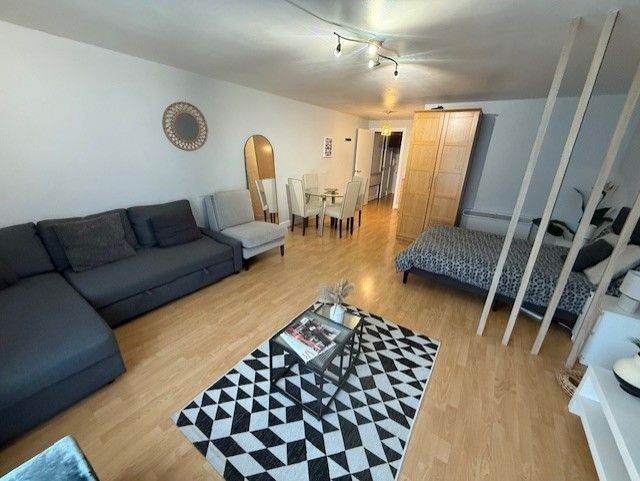 CANARY WHARF- GROUND FLOOR APARTMENT E14 3SF 