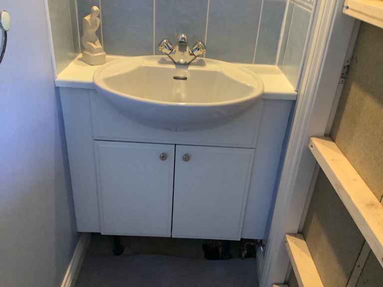 Bathroom vanity unit