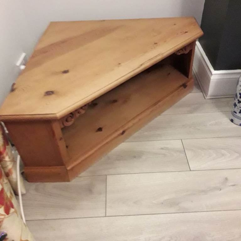 BEAUTIFUL, CORNER FITTING, SOLID PINE TELEVISION/VIDEO/DVD STAND FOR SALE . COULD DELIVER.