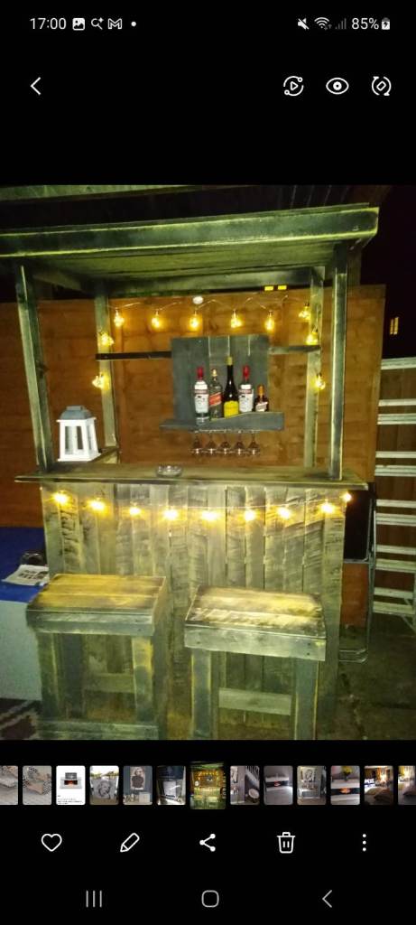 Garden bar and 2 stools