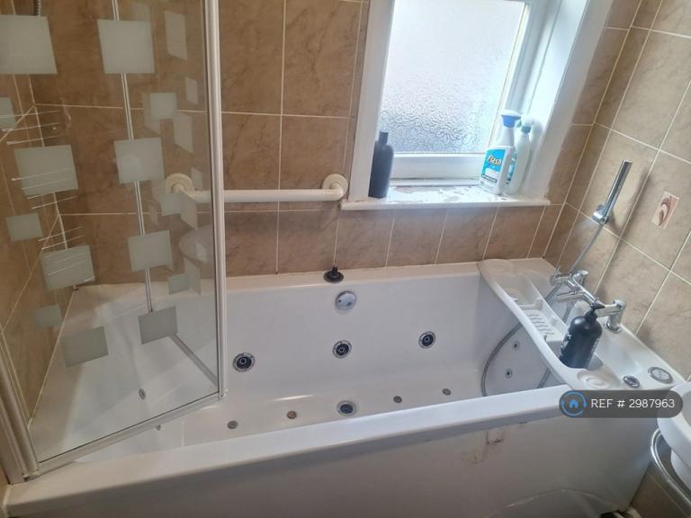 2 bedroom house in Rawthorpe Lane, Huddersfield, HD5 (2 bed) (#2987963)