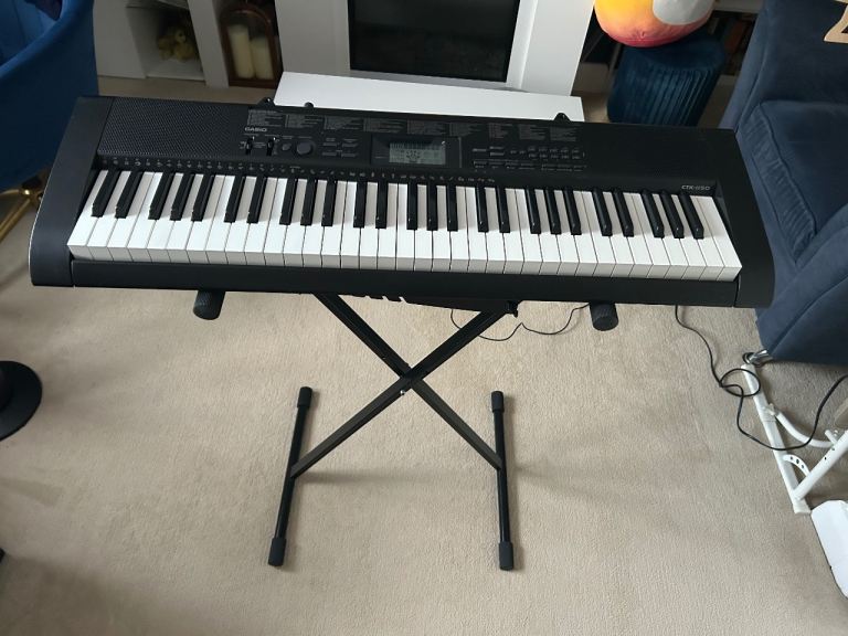 CASIO CTK-1150 electronic keyboard with original stand and original power cable.