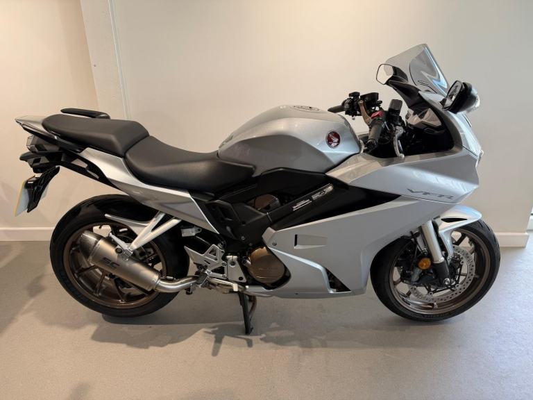 2017 HONDA VFR800F, '17 Plate with 21,291 miles