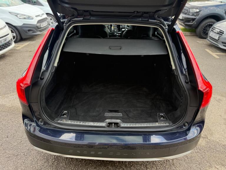 2018 Volvo V90 2.0 D4 Cross Country Pro 5dr AWD Geartronic ESTATE DIESEL Automatic