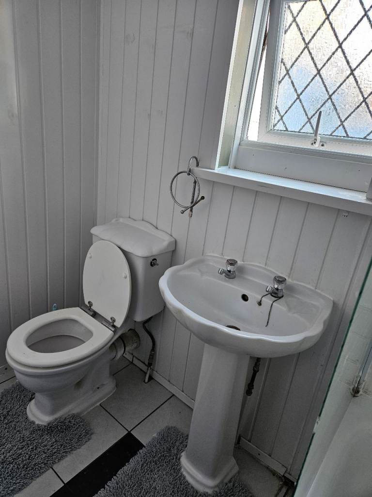 2 bed flat pl5