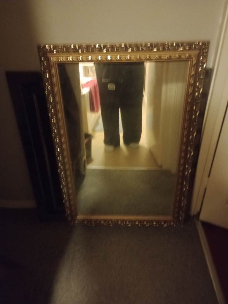 Large Gold Framed Mirror – Good Condition