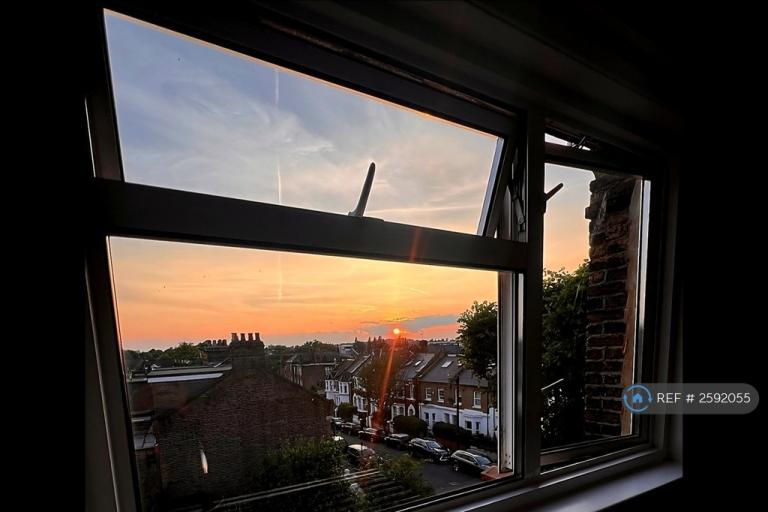 1 bedroom flat in Allison Road, London, W3 (1 bed) (#2592055)