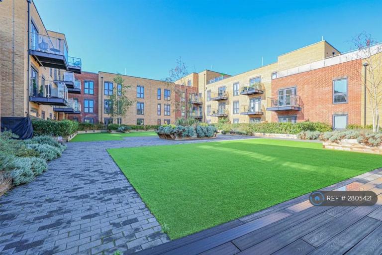 1 bedroom flat in Frogmore Road, Hemel Hempstead, HP3 (1 bed) (#2805421)