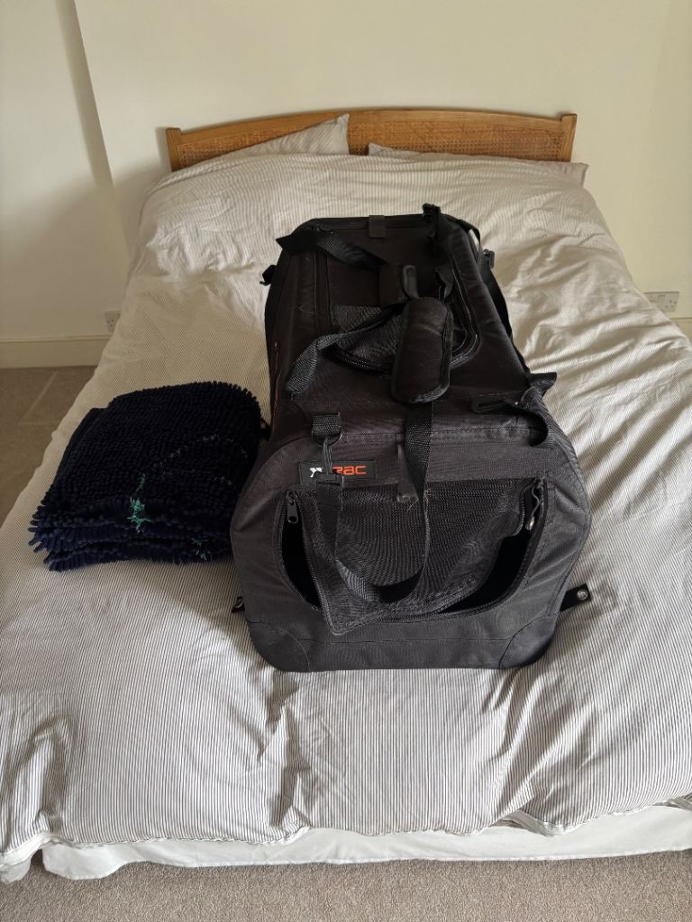 Dog travel crate