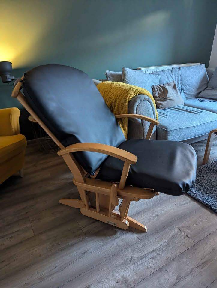 MAMMAS & PAPAS NURSING RECLINING ROCKING CHAIR. PERFECT LIKE NEW