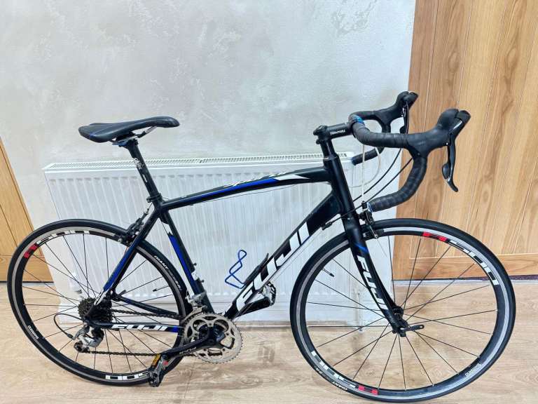 Fuji sportif 2.1 road bike in good condition All fully working 