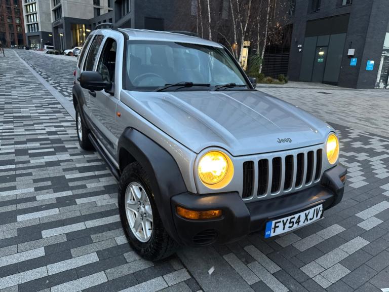 2004 JEEP CHEROKEE CRD SPORT 2.8 CRD DIESEL STATION WAGON AUTOMATIC 5dr SILVER