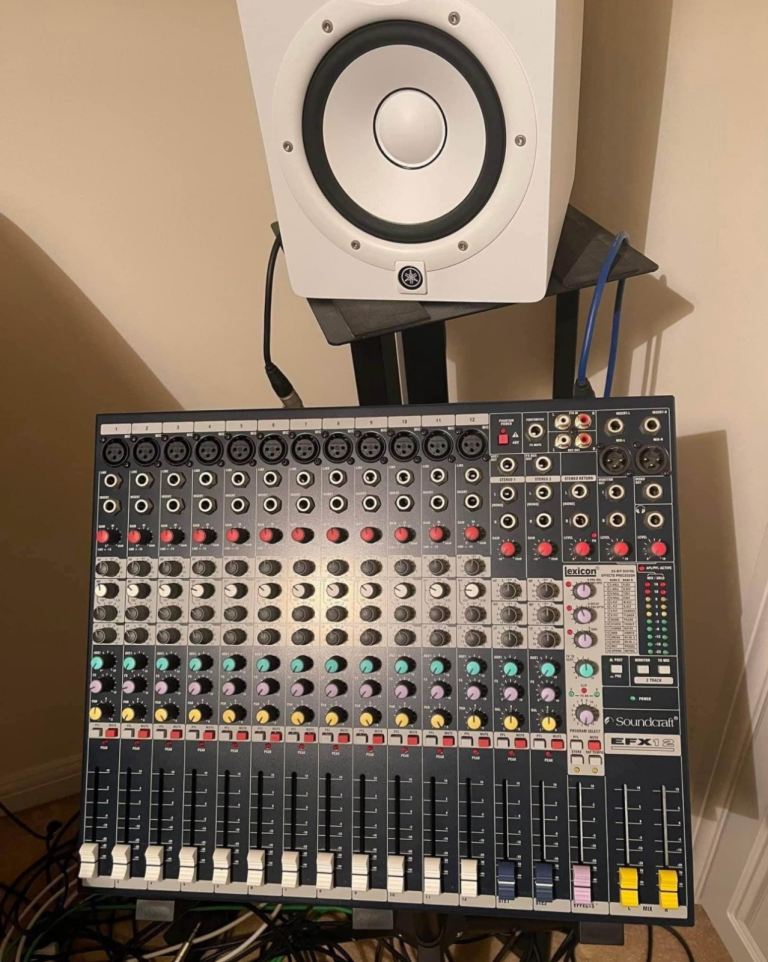 Soundcraft EFX 12 Mixer