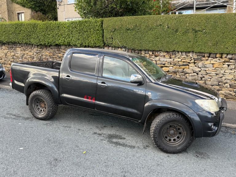 2009 TOYOTA HILUX HL3 DOUBLE CAB D/C 2.5 D4-D MANUAL 4X4 BLACK