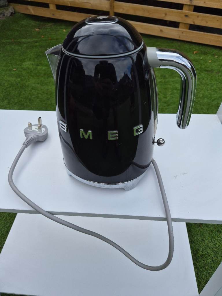 SMEG Black Kettle – As Good As New