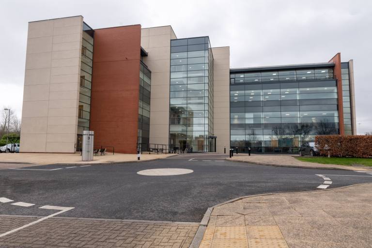 Leeds - LS12 6LN \ Office Space for Rent - 2 Workstations