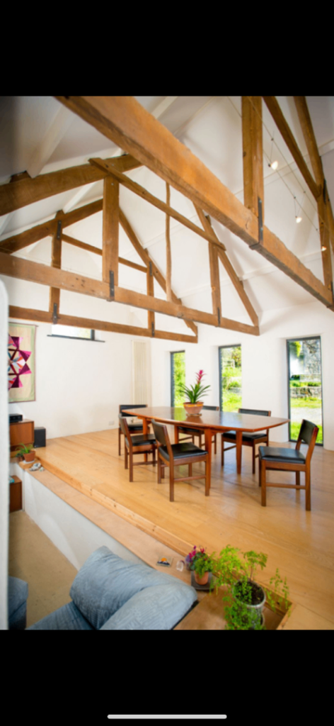 Gordon Russell Extendable Dining Table and 6 Chairs