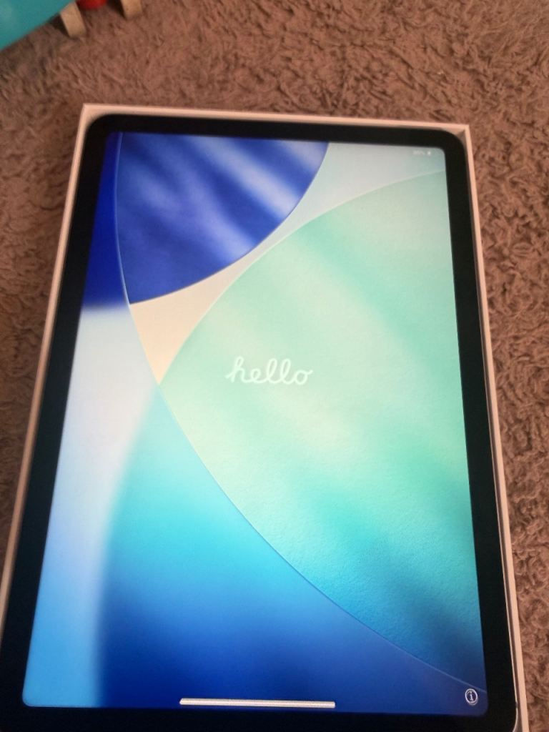 Apple iPad Air (4th Gen) Silver, Excellent Condition