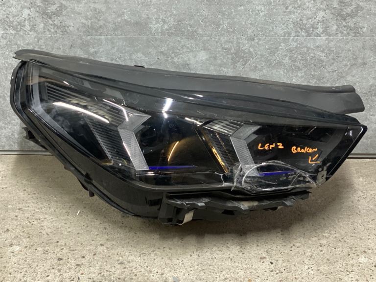 BMW X2 IX2 U10 drivers led headlight Lenz broken 2024 -2025