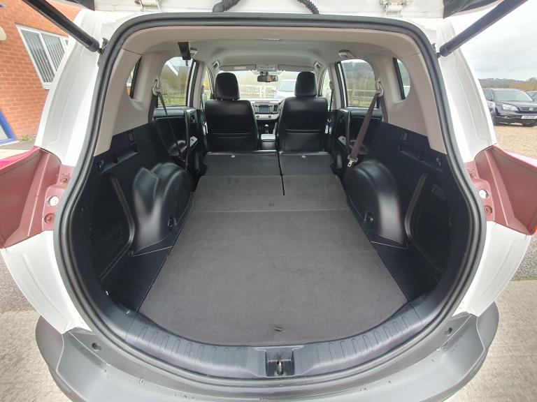 2015 Toyota RAV4 2.2 D-4D Invincible SUV 5dr Diesel Manual 4WD Euro 5 (150 ps)