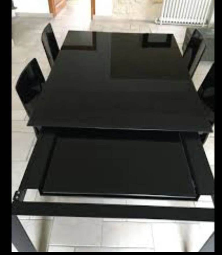 Habitat Rio Dining Table.  Extendable glass black