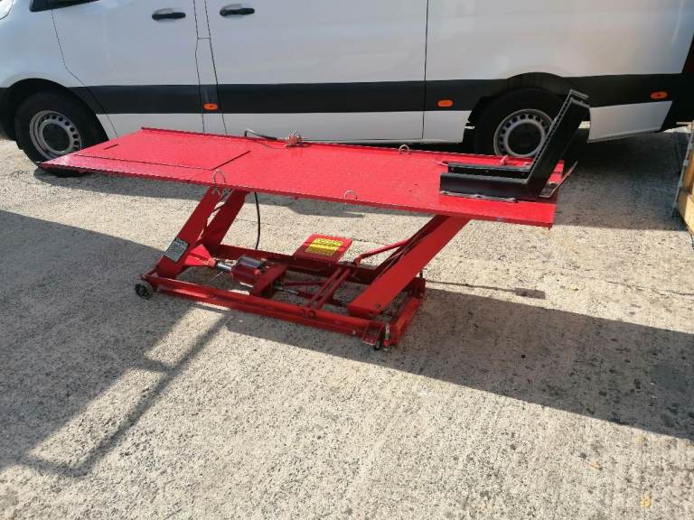 Clark CML3 Air & Foot Pedal  Operated hydraulic motorbike Lift. 